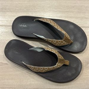 Chaco Men's size 10 brown lowdown flip flop